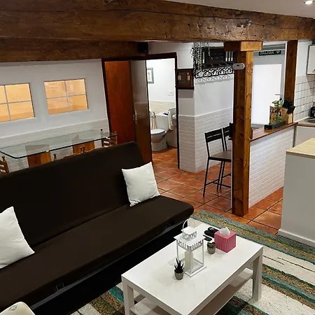 Cozy Escape In Rural Village Apartament *