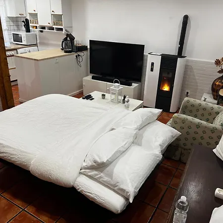 Cozy Escape In Rural Village Apartament *